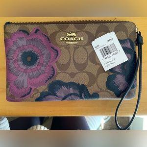 NEW Coach Corner Zip Wristlet